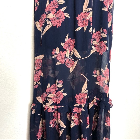 Express Off Shoulder Floral Maxi Dress - Picture 4 of 10